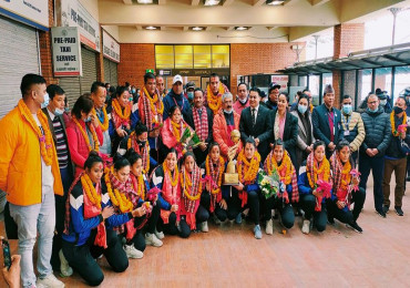 स्वर्ण विजेता महिला भालिबल टोली स्वदेश फिर्ता, विमानस्थलमा भव्य स्वागत 